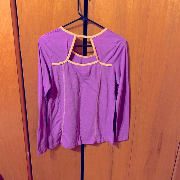 Long sleeve tee in good condition - Picture 2 of 2